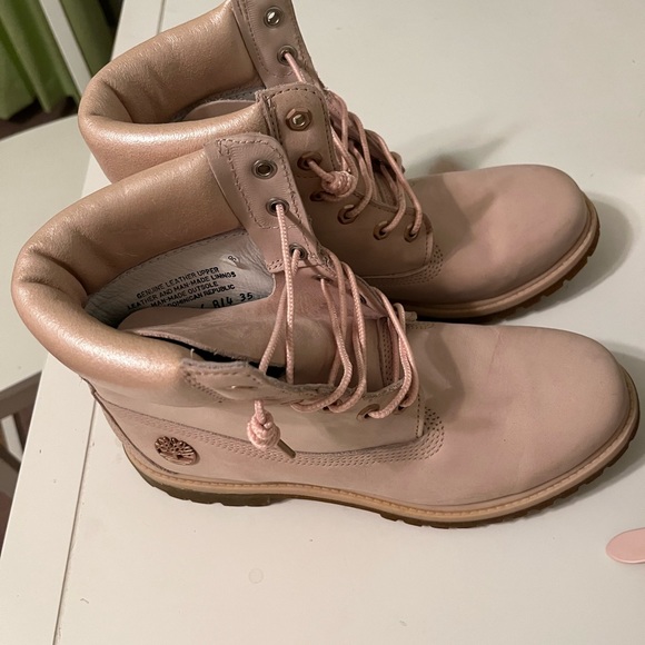Blush Timberlands - Picture 1 of 3